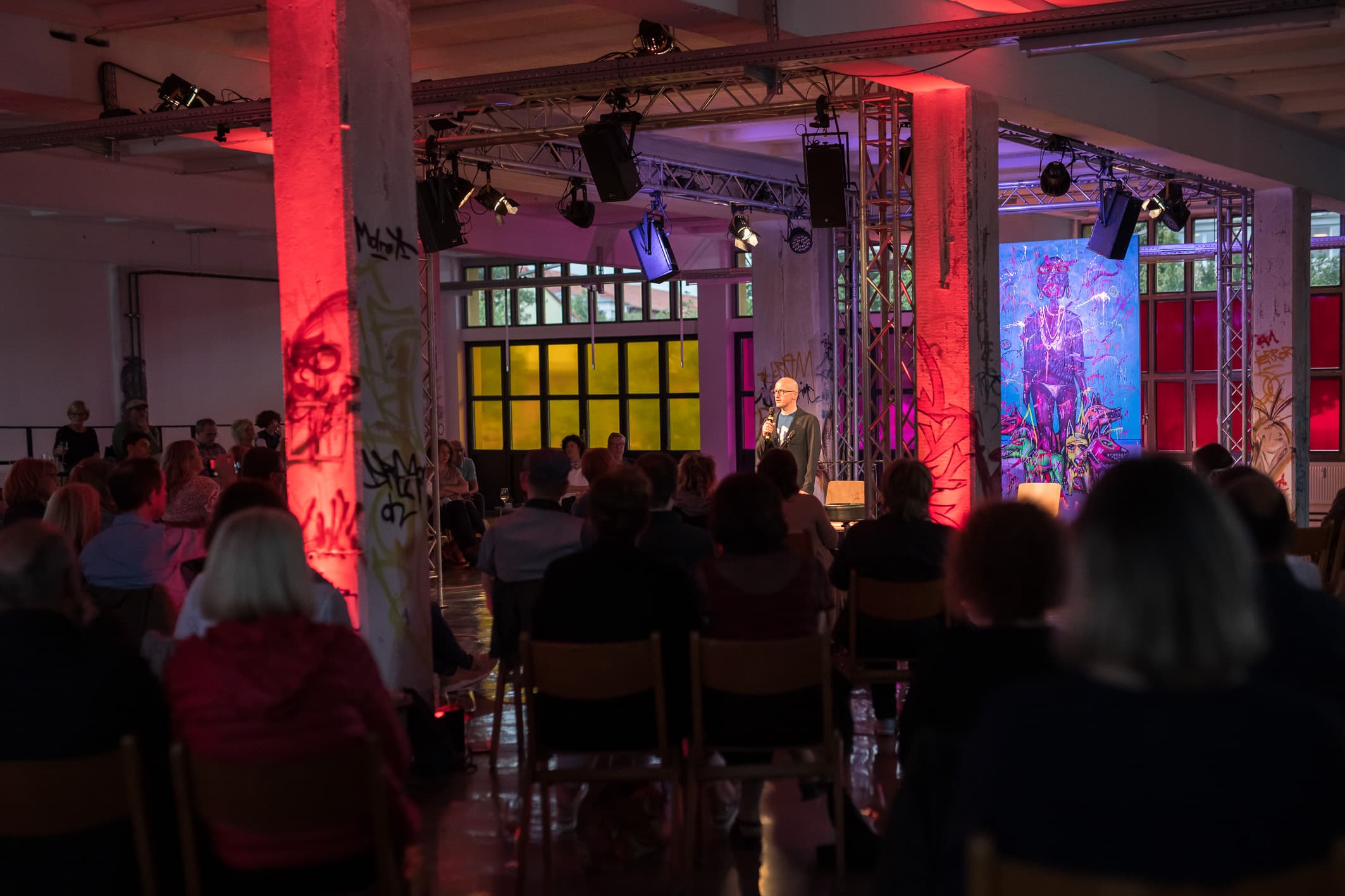 Vortrag mit Bühne und Publikum